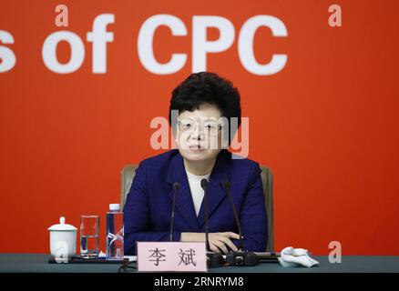 (171022) -- BEIJING, 22 octobre 2017 -- Li Bin, ministre chinois de la Santé nationale et de la Commission de planification familiale, prend la parole lors d'une conférence de presse organisée par le centre de presse du 19e Congrès national du Parti communiste chinois (PCC) à Beijing, capitale de la Chine, le 22 octobre 2017. La conférence de presse avait pour thème la sécurisation et l amélioration des moyens de subsistance des personnes. ) (RY) (CPC)CONGRÈS NATIONAL CHINE-PÉKIN-CPC CONFÉRENCE DE PRESSE (CN) SHENXBOHAN PUBLICATIONXNOTXINXCHN Banque D'Images