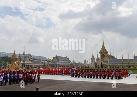 (171026) -- BANGKOK, 26 octobre 2017 -- l'urne royale du défunt roi de Thaïlande Bhumibol Adulyadej est transportée avant la cérémonie de crémation royale à Bangkok, Thaïlande, le 26 octobre 2017.) (Zjy) THAÏLANDE-BANGKOK-KING-BHUMIBOL-CRÉMATION LixMangmang PUBLICATIONxNOTxINxCHN Banque D'Images