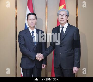 (171027) -- BANGKOK, le 27 octobre 2017 -- le vice-premier ministre chinois Zhang Gaoli (à gauche) rencontre le vice-premier ministre thaïlandais Somkid Jatusripitak à Bangkok, Thaïlande, le 27 octobre 2017.) (Zhs) THAÏLANDE-CHINE-ZHANG GAOLI-SOMKID-MEETING (CN) WangxYe PUBLICATIONxNOTxINxCHN Banque D'Images