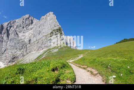 Les murs nord des montagnes Karwendel - Dreizinken spitze pic Banque D'Images