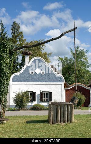 Maison traditionnelle dans le village d'Apetlon dans le parc national de Seewinkel au lac Neusiedler See dans le Burgenland, Autriche Banque D'Images