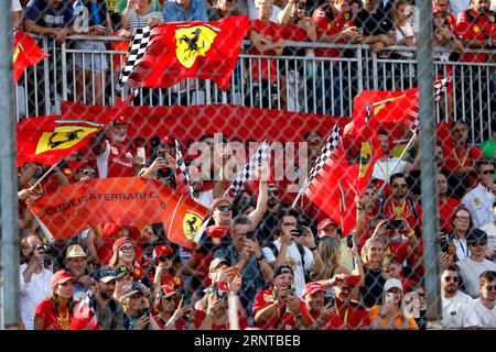 Monza, Italie. 2 septembre 2023. Spectateurs, Grand Prix F1 d'Italie à l'Autodromo Nazionale Monza le 2 septembre 2023 à Monza, Italie. (Photo de HIGH TWO) crédit : dpa/Alamy Live News Banque D'Images