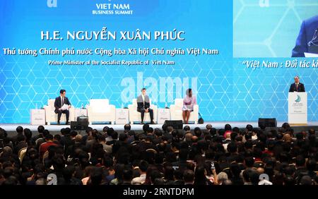 (171107) -- DA NANG, 7 novembre 2017 -- le Premier ministre vietnamien Nguyen Xuan Phuc (1e R) prononce un discours lors du Sommet des affaires du Vietnam à Da Nang, Vietnam, le 7 novembre 2017. Le Vietnam continuera de promouvoir l'intégration internationale, de se concentrer sur la stabilité macro- économique, la création d'emplois et le développement durable, et d'attirer plus d'investissements dans le pays, a déclaré mardi le Premier ministre vietnamien Nguyen Xuan Phuc. (zy) VIETNAM-DA NANG-APEC-BUSINESS SUMMIT-PM LixPeng PUBLICATIONxNOTxINxCHN Banque D'Images