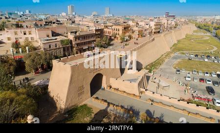 (171109) -- KASHGAR, 9 novembre 2017 -- une photo aérienne prise le 8 novembre 2017 montre le paysage de la vieille ville de Kashgar, dans la région autonome ouïgoure du Xinjiang du nord-ouest de la Chine.) (Ry) CHINA-XINJIANG-KASHGAR-SCENERY (CN) XingxGuangli PUBLICATIONxNOTxINxCHN Banque D'Images