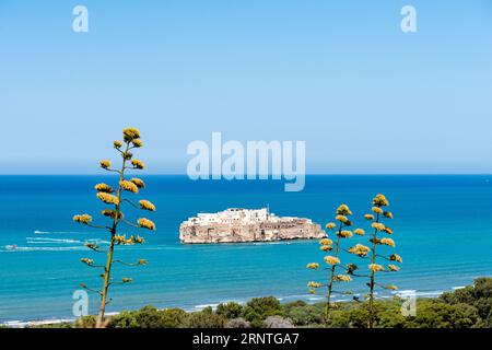 Forteresse de l'île Penon de Alhucemas, îles Alhucemas - enclave espagnole au large de la côte marocaine à Al Hoceima Maroc Banque D'Images