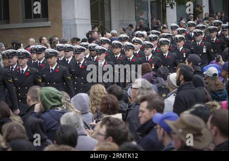 (171112) -- VANCOUVER, le 12 novembre 2017 -- des membres des Forces canadiennes défilent lors d'une cérémonie du jour du souvenir à Vancouver, Canada, le 11 novembre 2017. ) (yk) CANADA-VANCOUVER-JOUR DU SOUVENIR LiangxSen PUBLICATIONxNOTxINxCHN Banque D'Images