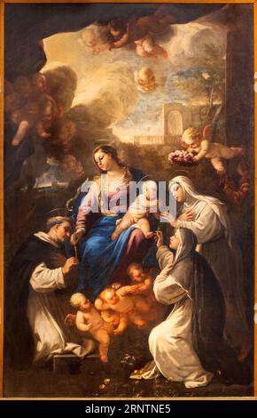 NAPLES, ITALIE - 20 AVRIL 2023 : la peinture de Madonna présentant le Rosaire à St. Dominique dans l'église Basilica di Santa Maria della Sanita Banque D'Images