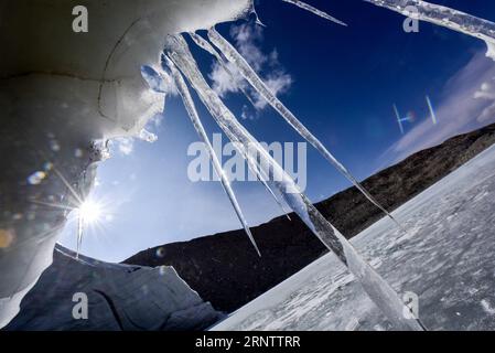 (171119) -- URUMQI, 19 novembre 2017 -- la photo prise le 13 novembre 2017 montre le glacier sur le mont Muztagata sur le plateau du Pamirs, dans la région autonome ouïgoure du Xinjiang, au nord-ouest de la Chine. Le plateau du Pamir était autrefois un passage occupé utilisé par les commerçants voyageant le long de l'ancienne route de la soie. )(wsw) PLATEAU CHINE-XINJIANG-PAMIRS (CN) JiangxWenyao PUBLICATIONxNOTxINxCHN Banque D'Images