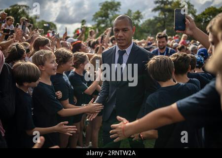 Le centre français Gael Fickou arrive pour une cérémonie d'accueil de l'équipe au Parc du Bois-Preau à Rueil-Malamaison, près de Paris, le 2 septembre 2023, avant la coupe du monde de Rugby 2023 France.photo Eliot Blondet/ABACAPRESS.COM crédit : Abaca Press/Alamy Live News Banque D'Images