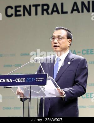 (171127) -- BUDAPEST, le 27 novembre 2017 -- le premier ministre chinois Li Keqiang prononce un discours lors de la cérémonie d'ouverture du septième Forum économique et commercial Chine et pays d'Europe centrale et orientale (PECO) à Budapest, Hongrie, le 27 novembre 2017. ) (wyl) HUNGARY-BUDAPEST-CHINA-LI KEQIANG-CEEC-FORUM JuxPeng PUBLICATIONxNOTxINxCHN Banque D'Images