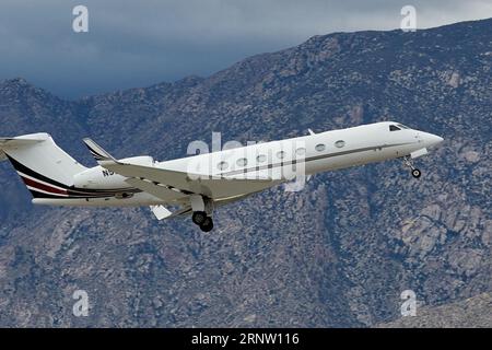 Palm Springs, Californie, États-Unis. 31 janvier 2015. Un Cessna Citation 680a Latitude exploité par NetJets au départ de Palm Springs en Californie. (Image de crédit : © Ian L. Sitren/ZUMA Press Wire) USAGE ÉDITORIAL SEULEMENT! Non destiné à UN USAGE commercial ! Banque D'Images