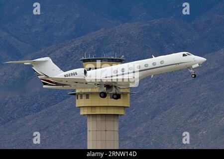 Palm Springs, Californie, États-Unis. 31 janvier 2015. Un Cessna Citation 680a Latitude exploité par NetJets au départ de Palm Springs en Californie. (Image de crédit : © Ian L. Sitren/ZUMA Press Wire) USAGE ÉDITORIAL SEULEMENT! Non destiné à UN USAGE commercial ! Banque D'Images