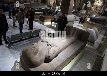 (171128) -- LE CAIRE, 28 novembre 2017 -- visite du Musée égyptien au Caire, Égypte, le 28 novembre 2017. L'Egypte a célébré mardi le 115e anniversaire de la création du Musée égyptien situé dans le centre-ville du Caire, présentant la plus grande collection de chefs-d'œuvre des artefacts anciens du pays. ÉGYPTE-LE CAIRE-MUSÉE ÉGYPTIEN-LE 115E ANNIVERSAIRE AHMEDXGOMAA PUBLICATIONXNOTXINXCHN Banque D'Images