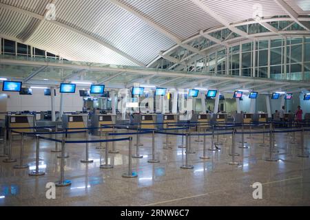 (171205) -- BALI, 5 décembre 2017 -- une photo prise le 3 décembre 2017 montre la salle vacante de l'aéroport international Ngurah Rai à Bali, en Indonésie. Les impacts de l'escalade des activités volcaniques du mont Agung sur l'île indonésienne de Bali ont affecté ceux qui gagnent leur vie des activités touristiques à Amed, une zone côtière de l'est de Bali qui est bien connue pour ses belles plages, ses spots de surf et de plongée.) (Zxj) INDONÉSIE-BALI-TOURISME DuxYu PUBLICATIONxNOTxINxCHN Banque D'Images