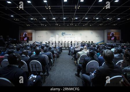 (171214) -- BUENOS AIRES, le 14 décembre 2017 -- les délégués assistent à la séance de clôture de la 11e Conférence ministérielle de l'OMC, à Buenos Aires, Argentine, le 13 décembre 2017. La 11e Conférence ministérielle de l'Organisation mondiale du commerce (OMC) s'est conclue ici mercredi sans qu'aucun accord substantiel ne soit conclu après trois jours de débat. ) (Da) (fnc) (gj) ARGENTINE-BUENOS AIRES-OMC MARTINxZABALA PUBLICATIONxNOTxINxCHN Banque D'Images