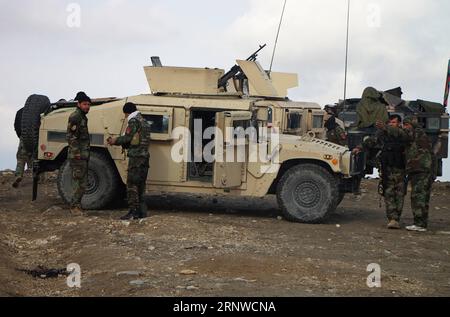 (171214) -- NANGARHAR, 14 décembre 2017 -- des soldats de l'armée afghane prennent part à une opération militaire contre l'État islamique dans le district de Khogyani de la province de Nangarhar, Afghanistan, 14 décembre 2017. Au moins trois militants du groupe terroriste État islamique (EI) ont été tués et sept autres blessés au cours d une opération dans la province orientale de Nangarhar en Afghanistan, ont déclaré jeudi les autorités. (Whw) AFGHANISTAN-NANGARHAR-OPÉRATION MILITAIRE-IS RahmanxSafi PUBLICATIONxNOTxINxCHN Banque D'Images