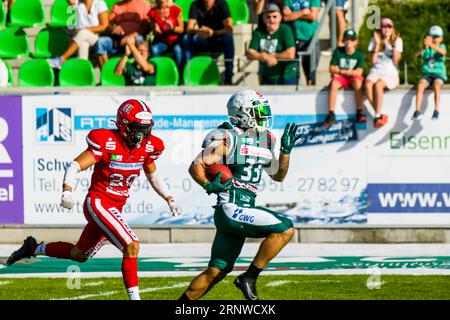 Erima GFL / Ligue allemande de football, jeu : Schwäbisch Hall Unicorns - Marburg mercenaires dans l'Optima Sportpark à Schwaebisch Hall Allemagne sur 02. 09. 2023, Schwaebisch Hall Unicorns/ RB # 33 Mike Gentili crédit : Frank Baumert/Alamy Live News Banque D'Images