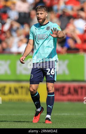 Londres, Royaume-Uni. 02 septembre 2023. Le défenseur de Fleetwood Town Shaun Rooney (26 ans) fait des gestes lors du match Charlton Athletic FC vs Fleetwood Town FC Sky Bet EFL League One à The Valley, Londres, Royaume-Uni le 2 septembre 2023 Credit : Every second Media/Alamy Live News Banque D'Images