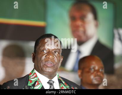 (171215) -- HARARE, 15 décembre 2017 -- le président zimbabwéen Emmerson Mnangagwa prononce un discours d'ouverture lors d'un congrès extraordinaire du parti ZANU-PF au pouvoir à Harare, Zimbabwe, le 15 décembre 2017. Le président zimbabwéen Emmerson Mnangagwa a ouvert vendredi le congrès extra ordinaire d'une journée du parti au pouvoir ZANU-PF et s'est engagé à être président d'un Zimbabwe uni et non racial. Le congrès du parti a approuvé Mnangagwa comme chef du parti et candidat à la présidence pour les élections de 2018. ZIMBABWE-HARARE-ZANU-PF PARTY-MNANGAGWA SHAUNXJUSA PUBLICATIONXNOTXINXCHN Banque D'Images