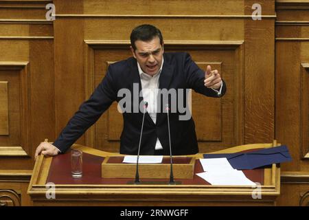 (171220) -- ATHÈNES, le 20 décembre 2017 -- le Premier ministre grec Alexis Tsipras s'adresse aux législateurs lors de la session parlementaire pour le budget de l'État 2018 à Athènes, en Grèce, le 19 décembre 2017. Les législateurs grecs ont ratifié mardi soir le budget de l'État pour 2018. ) (zy) GRÈCE-ATHÈNES-BUDGET DE L'ÉTAT MariosxLolos PUBLICATIONxNOTxINxCHN Banque D'Images