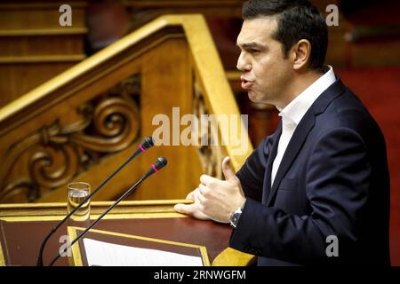 (171220) -- ATHÈNES, le 20 décembre 2017 -- le Premier ministre grec Alexis Tsipras s'adresse aux législateurs lors de la session parlementaire pour le budget de l'État 2018 à Athènes, en Grèce, le 19 décembre 2017. Les législateurs grecs ont ratifié mardi soir le budget de l'État pour 2018. ) (zy) GRÈCE-ATHÈNES-BUDGET DE L'ÉTAT MariosxLolos PUBLICATIONxNOTxINxCHN Banque D'Images