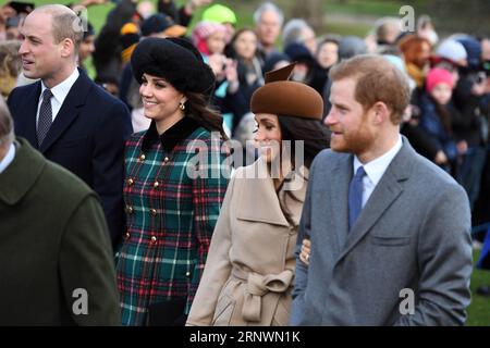 171226 -- SANDRINGHAM GRANDE-BRETAGNE, 26 décembre 2017 -- le prince William 1e L, le duc de Cambridge, son épouse Catherine 2e L, la duchesse de Cambridge, le prince Harry 1e R et Meghan Markle 2e R assistent au service religieux le jour de Noël à l'église Sainte-Marie-Madeleine à Sandringham, en Grande-Bretagne, le 25 décembre 2017. - - GRANDE-BRETAGNE-SANDRINGHAM-ROYAL-JOUR DE NOËL SERVICE RELIGIEUX UKXOUT PUBLICATIONXNOTXINXCHN Banque D'Images