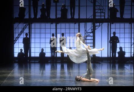 (180106) -- PÉKIN, 6 janvier 2018 -- Ballet le frère Karamazov est interprété par des membres de la St. Petersburg Eifman Ballet au Théâtre Tianqiao à Pékin, capitale de la Chine, 5 janvier 2018. ) (wlk) CHINA-BEIJING-BALLET LE FRÈRE KARAMAZOV (CN) JinxLiangkuai PUBLICATIONxNOTxINxCHN Banque D'Images