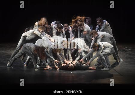 (180106) -- PÉKIN, 6 janvier 2018 -- Ballet le frère Karamazov est interprété par des membres de la St. Petersburg Eifman Ballet au Théâtre Tianqiao à Pékin, capitale de la Chine, 5 janvier 2018. ) (wlk) CHINA-BEIJING-BALLET LE FRÈRE KARAMAZOV (CN) JinxLiangkuai PUBLICATIONxNOTxINxCHN Banque D'Images