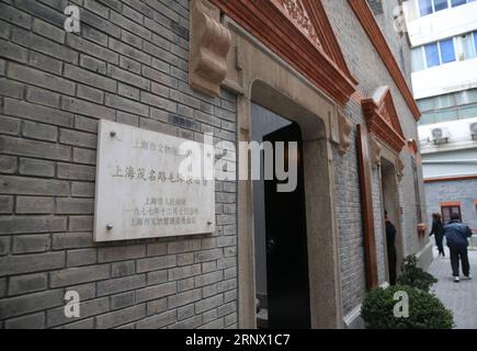 (180109) -- SHANGHAI, 9 janvier 2018 -- la photo prise le 9 janvier 2018 montre l'ancienne résidence de Mao Zedong à Shanghai, dans l'est de la Chine. L ancienne résidence de Mao dans le quartier Jing an de Shanghai a subi une rénovation de deux ans pour rendre le bâtiment à son style original. Il a ouvert mardi à environ 500 visiteurs. L'endroit a été transformé en musée, avec de nombreuses expositions exposées pour la première fois, présentant le travail et la vie quotidienne de Mao.) (zkr) **CHINE-SHANGHAI-Mao ZEDONG-ANCIENNE RÉSIDENCE-RÉOUVERTURE (CN) DingxTing PUBLICATIONxNOTxINxCHN Banque D'Images