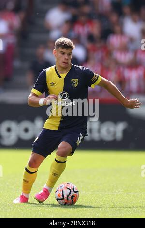 2 septembre 2023 ; Gtech Community Stadium, Brentford, Londres, Angleterre; premier League football, Brentford contre Bournemouth ; Milos Kerkez de Bournemouth Banque D'Images