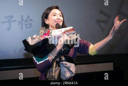 (180112) -- NANJING, le 12 janvier 2018 -- l'actrice chinoise Zhang Ziyi assiste à une réunion de promotion du nouveau film Forever Young à Nanjing, capitale de la province du Jiangsu de l'est de la Chine, le 11 janvier 2018. Le film sortira dans les salles à partir du 12 janvier 2018. ) (Zhs) CHINA-NANJING-ENTERTAINMENT-ZHANG ZIYI (CN) SuxYang PUBLICATIONxNOTxINxCHN Banque D'Images