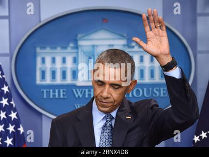 (180112) -- PÉKIN, 12 janvier 2018 -- Barack Obama fait des gestes lors de sa conférence de presse finale en tant que président américain à la Maison Blanche à Washington D.C., États-Unis, le 18 janvier 2017.) XINHUA-PHOTOS DE L'ANNÉE 2017-MONDE YINXBOGU PUBLICATIONXNOTXINXCHN Banque D'Images