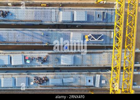 (180112) -- SHIJIAZHUANG, 12 janvier 2018 -- une photo prise le 12 janvier 2018 montre un chantier de construction de l'autoroute de montagne Taihang dans la province du Hebei du nord de la Chine. La route de 680 km reliant Mentougou de Pékin et Linzhou, dans la province du Henan du centre de la Chine, devrait être achevée en 2018. ) (zkr) CHINA-HEBEI-EXPRESSWAY-CONSTRUCTION (CN) ZhuxXudong PUBLICATIONxNOTxINxCHN Banque D'Images