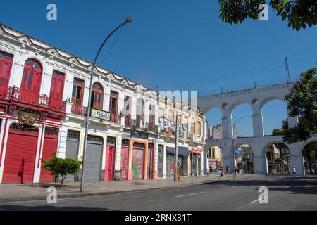 Rio de Janeiro, Brésil : Skyline avec l'aqueduc Carioca (Arcos da Lapa), ouvert en 1750, exemple de l'architecture coloniale dans le quartier de Lapa Banque D'Images