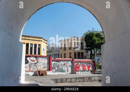 Rio de Janeiro, Brésil : Skyline avec l'aqueduc Carioca, connu sous le nom d'Arcos da Lapa, ouvert en 1750, exemple de l'architecture coloniale dans le quartier de Lapa Banque D'Images