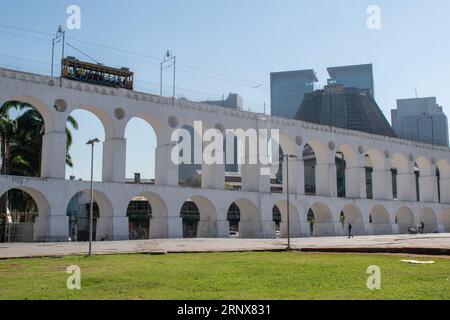 train, rue, célèbre, emblématique, attractions touristiques, centre-ville, arches lapa, vie quotidienne, vue, voyage, tourisme, urbain, transport, tram, transport, Banque D'Images