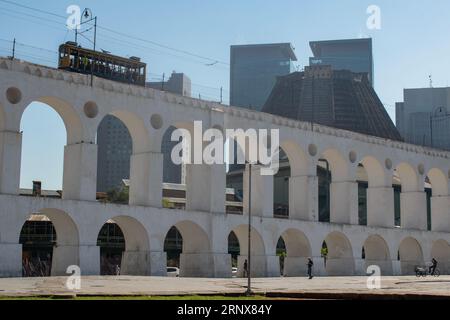 train, rue, célèbre, emblématique, attractions touristiques, centre-ville, arches lapa, vie quotidienne, vue, voyage, tourisme, urbain, transport, tram, transport, Banque D'Images