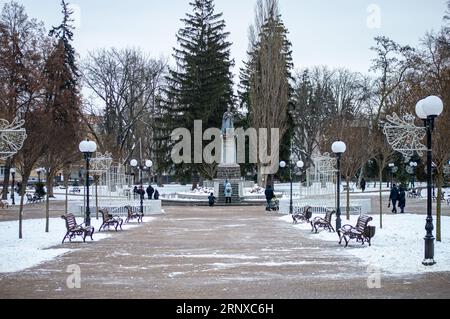 CHERNIHIV, UKRAINE - 27 DÉCEMBRE 2021 : monument Bohdan Khmelnytskyi à Chernihiv, Ukraine le 27 décembre 2021 Banque D'Images