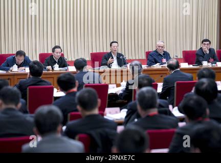 (180125) -- BEIJING, le 25 janvier 2018 -- le vice-premier ministre chinois Zhang Gaoli (C) assiste à une réunion sur la lutte coordonnée contre la pollution à Beijing, Tianjin, Hebei et dans les régions voisines, à Beijing, capitale de la Chine, le 25 janvier 2018. )(mcg) CHINA-BEIJING-ZHANG GAOLI-POLLUTION CONTROL-MEETING (CN) WangxYe PUBLICATIONxNOTxINxCHN Banque D'Images