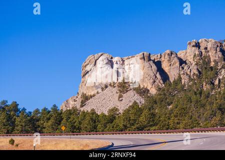 Monument commémoratif national du mont Rushmore dans le Dakota du Sud, célèbre symbole patriotique depuis son achèvement en 1941. Sculptures des présidents sculptées dans le granit. Banque D'Images