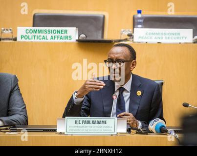 (180129) -- ADDIS-ABEBA, le 29 janvier 2018 -- Paul Kagame, président rwandais et président en exercice de l'Union africaine (UA), prend la parole lors d'une conférence de presse après la cérémonie de clôture du 30e sommet de l'UA à Addis-Abeba, capitale de l'Éthiopie, le 29 janvier 2018. Le 30e sommet de l'Union africaine (UA) s'est conclu lundi par un appel au renforcement de l'unité africaine et à la lutte contre la corruption. ETHIOPIE-ADDIS ABEBA-30E SOMMET DE L'UA-CLOSE LVXSHUAI PUBLICATIONXNOTXINXCHN Banque D'Images