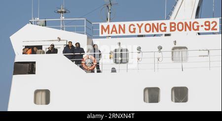 (180206) -- TONGHAE, le 6 février 2018 -- le ferry de passagers Mangyongbong-92, transportant une équipe de la République populaire démocratique de Corée (RPDC), arrive au port de Mukho, sur la côte est de la Corée du Sud, le 6 février 2018. L orchestre Samjiyon, composé de 140 membres, doit tenir des concerts à Gangneung, une ville de l est près de PyeongChang, où se tiendront les 23e Jeux olympiques d hiver et paralympiques, jeudi et dimanche dans la capitale de la Corée du Sud, Séoul, pour célébrer les Jeux olympiques d hiver. zf) CORÉE DU SUD-RPDC-PERFORMANCE SQUAD-ARRIVAL LeexSang-ho PUBLICATIONxNOTxINxCHN Banque D'Images