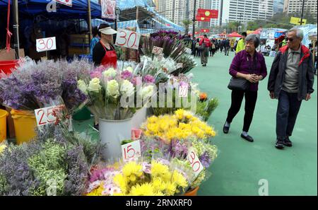 (180211) -- HONG KONG, le 11 février 2018 -- les gens visitent la Foire du nouvel an lunaire 2018 à Victoria Park dans le sud de la Chine, Hong Kong, le 10 février 2018. La foire de sept jours qui a commencé samedi attire un grand nombre de personnes à visiter.) (ly) CHINA-HONG KONG-LUNAR NEW YEAR FESTIVAL-FAIR LixPeng PUBLICATIONxNOTxINxCHN Banque D'Images