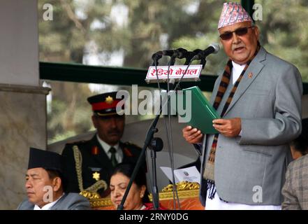 (180219) -- KATMANDOU, le 19 février 2018 -- le Premier ministre népalais, KP Sharma Oli (R), prononce une allocution à la célébration de la Journée nationale de la démocratie à Tundikhel à Katmandou, Népal, le 19 février 2018. La 68e Journée de la démocratie a été observée lundi avec divers programmes à travers le Népal pour commémorer le jour où la nation a obtenu la libération du régime Rana. )(srb) NÉPAL-KATMANDOU-JOURNÉE NATIONALE DE LA DÉMOCRATIE SunilxSharma PUBLICATIONxNOTxINxCHN Banque D'Images