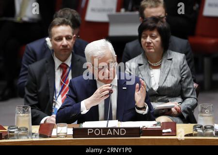 (180221) -- NATIONS UNIES, 21 février 2018 -- le ministre polonais des Affaires étrangères, Jacek Czaputowicz (Front), prononce une allocution à une réunion du Conseil de sécurité sur les buts et principes de la Charte des Nations Unies dans le maintien de la paix et de la sécurité internationales, au siège des Nations Unies à New York, le 21 février 2018. Le Secrétaire général de l'ONU Antonio Guterres a souligné mercredi l'importance de l'approche proactive de la prévention au lieu de répondre aux crises. ) RÉUNION-CONSEIL DE SÉCURITÉ-ONU-CHARTE DES NATIONS UNIES LIXMUZI PUBLICATIONXNOTXINXCHN Banque D'Images