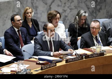 (180221) -- NATIONS UNIES, 21 février 2018 -- le vice-premier ministre et ministre des Affaires étrangères du Koweït Sheikh Sabah Khaled Al-Hamad Al-Sabah (L, Front) assiste à une réunion du Conseil de sécurité sur les buts et principes de la Charte des Nations Unies dans le maintien de la paix et de la sécurité internationales au siège de l'ONU à New York, le 21 février 2018. Le Secrétaire général de l'ONU Antonio Guterres a souligné mercredi l'importance de l'approche proactive de la prévention au lieu de répondre aux crises. ) RÉUNION-CONSEIL DE SÉCURITÉ-ONU-CHARTE DES NATIONS UNIES LIXMUZI PUBLICATIONXNOTXINXCHN Banque D'Images