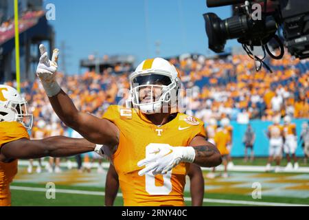 2 septembre 2023 : Aaron Beasley #6 des volontaires du Tennessee avant le match de football de la NCAA entre les volontaires de l'Université du Tennessee et les cavaliers de l'Université de Virginie au Nissan Stadium à Nashville TN Tim Gangloff/CSM (image de crédit : © Tim Gangloff/Cal Sport Media) Banque D'Images