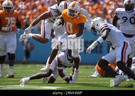 2 septembre 2023 : Jaylen Wright #0 des volontaires du Tennessee court le ballon pendant le match de football de la NCAA entre les volontaires de l'Université du Tennessee et les cavaliers de l'Université de Virginie au Nissan Stadium de Nashville TN Tim Gangloff/CSM Banque D'Images