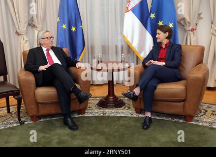 (180227) -- BELGRADE, le 27 février 2018 -- la première ministre serbe Ana Brnabic (droite) rencontre le président de la Commission européenne Jean-Claude Juncker à Belgrade, Serbie, le 27 février 2018.) (Whw) SERBIE-BELGRADE-JUNCKER-VISITE PredragxMilosavljevic PUBLICATIONxNOTxINxCHN Banque D'Images