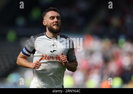 Swansea, Royaume-Uni. 02 septembre 2023. Matt Grimes de Swansea City regarde. Match de championnat EFL Skybet, Swansea City contre Bristol City au Swansea.com Stadium à Swansea, pays de Galles le samedi 2 septembre 2023. Cette image ne peut être utilisée qu'à des fins éditoriales. Usage éditorial uniquement, photo par Andrew Orchard/Andrew Orchard photographie sportive/Alamy Live News crédit : Andrew Orchard photographie sportive/Alamy Live News Banque D'Images